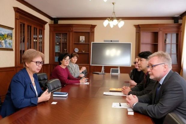 ЮНФПА оқыту курстарының университет бағдарламасымен интеграциялануын талқылады