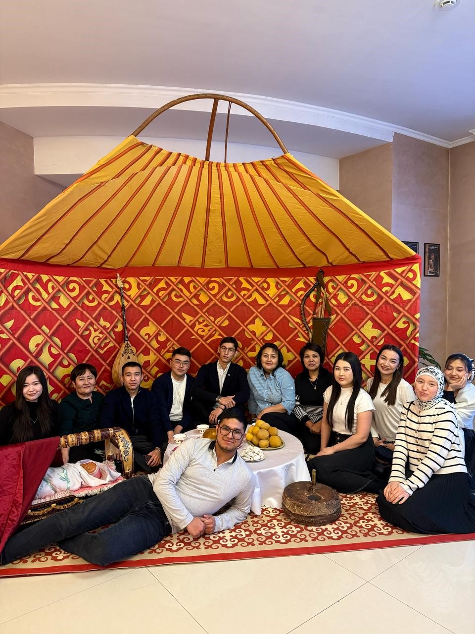 Театр әлеміне саяхат