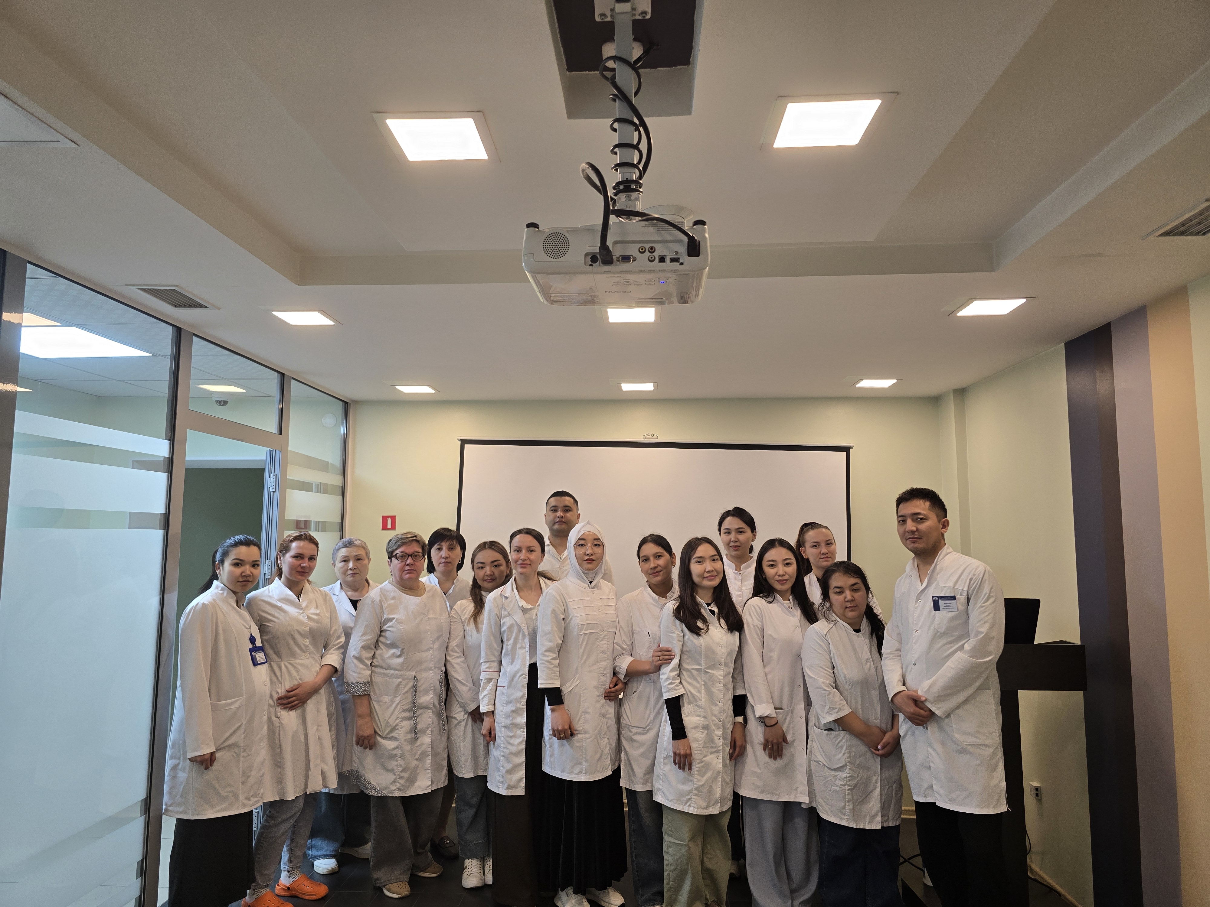 Вклад в культуру вакцинации: круглый стол в рамках Недели иммунизации В рамках ежегодной Недели иммунизации на кафедре внутренних болезней в Областном аллергологическом центре «DiVera»  был проведен круглый стол. Мероприятие прошло в тёплой и конструктивн