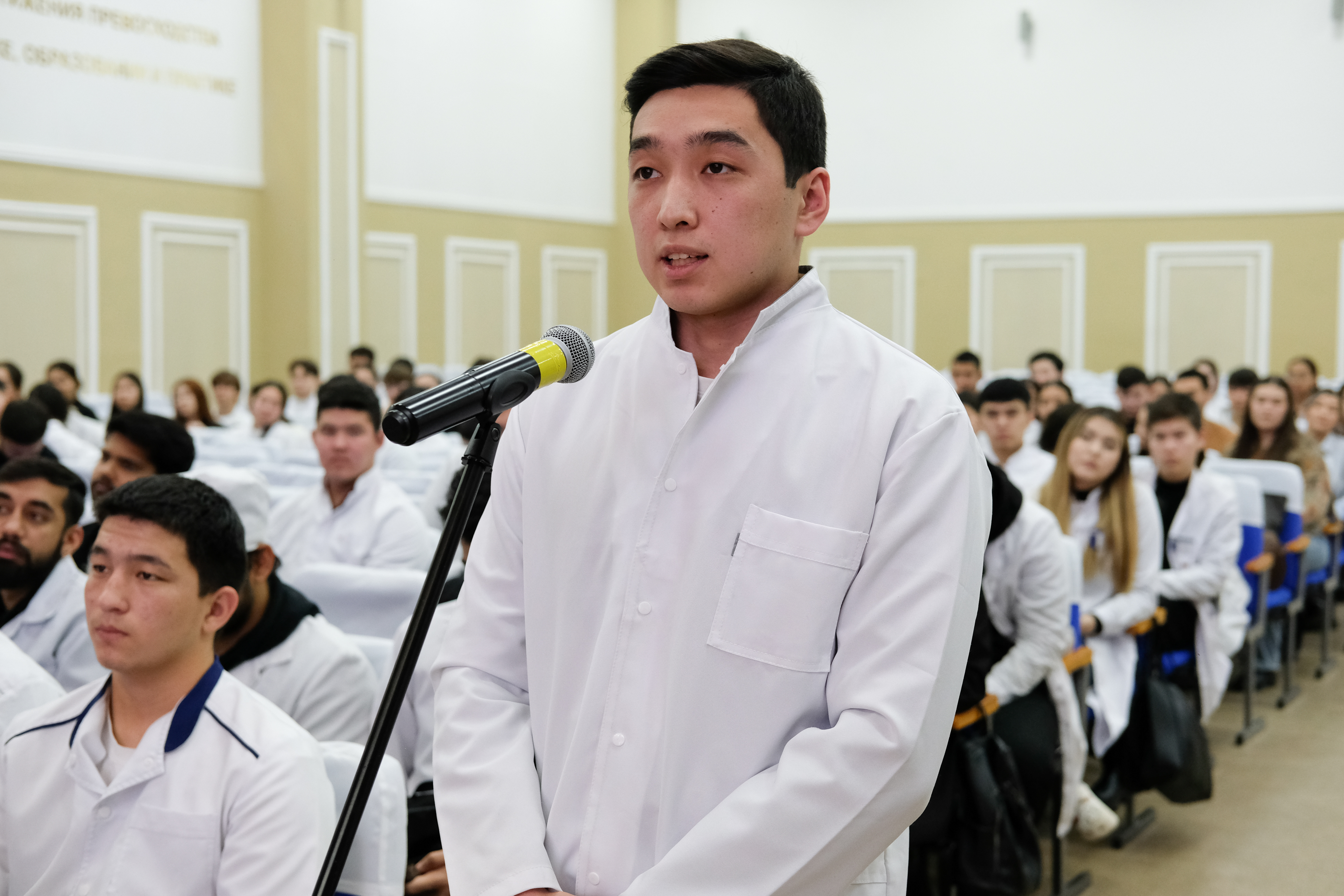 ҚМУ басшылығының студенттік ұжыммен кездесуі