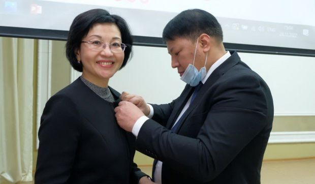 Head of the Department of Clinical Pharmacology and Evidentiary Medicine, Candidate of Medical Science, associate professor Kalieva Sholpan awarded with the medal «Altyn dariger»