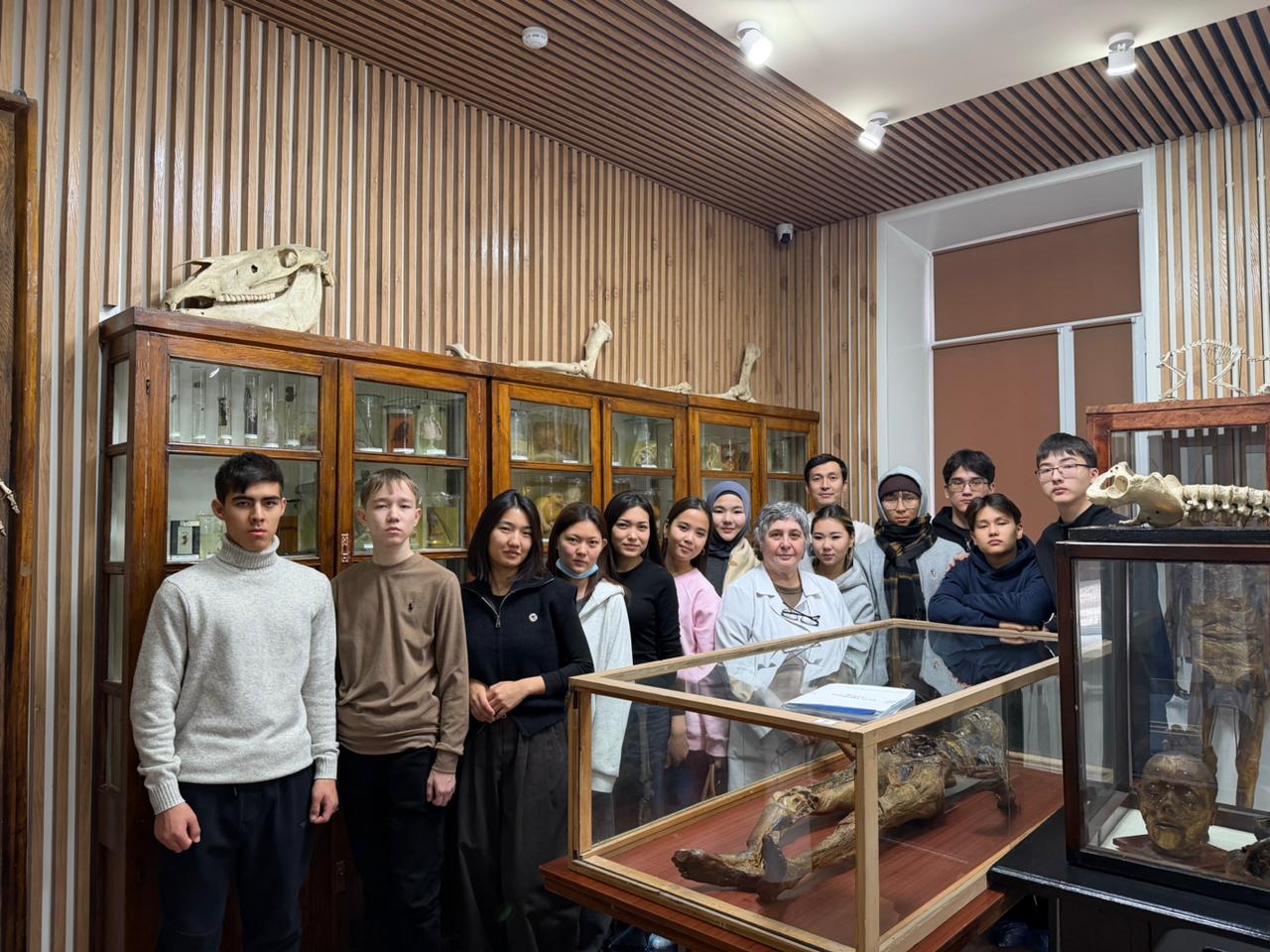 Diving into Medicine: School Students Visited the Center for Simulation Technologies and the Anatomical Museum of KMU