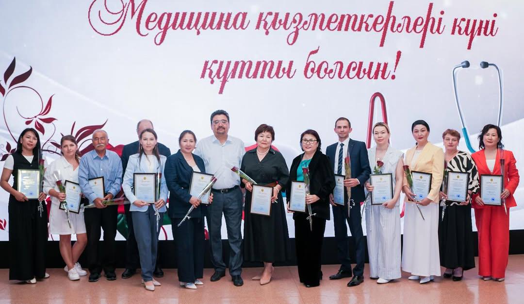 «ҚМУ-де медицина қызметкерлерінің кәсіби мерекесі тойланды»
