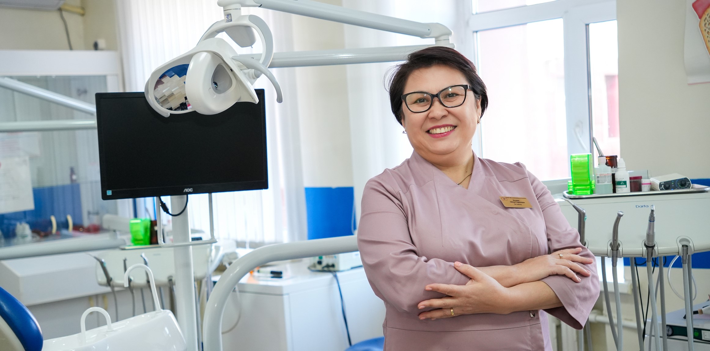 Декан школы стоматологии